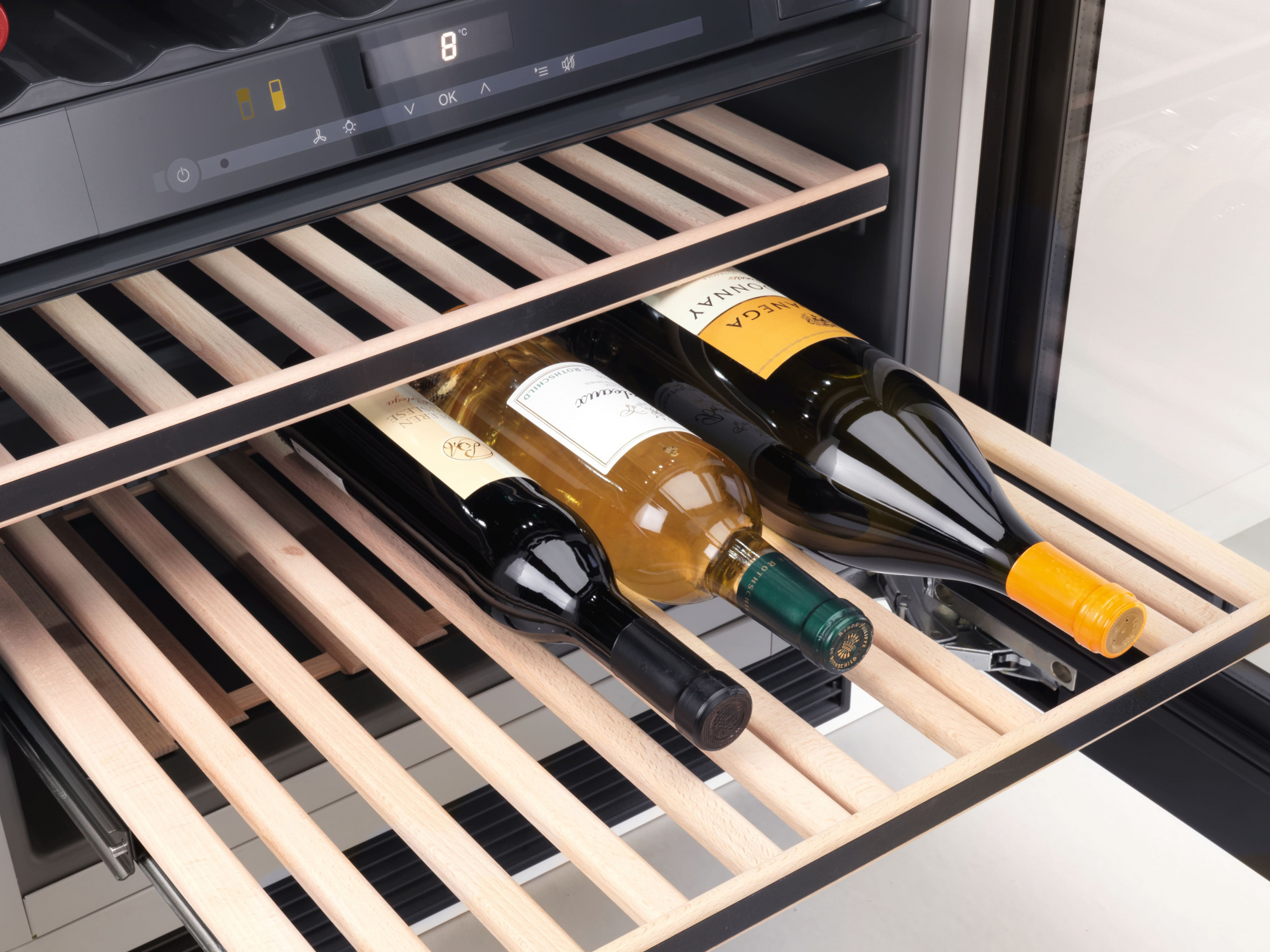 Шкаф винный встраиваемый Miele KWT 6322 UG-1