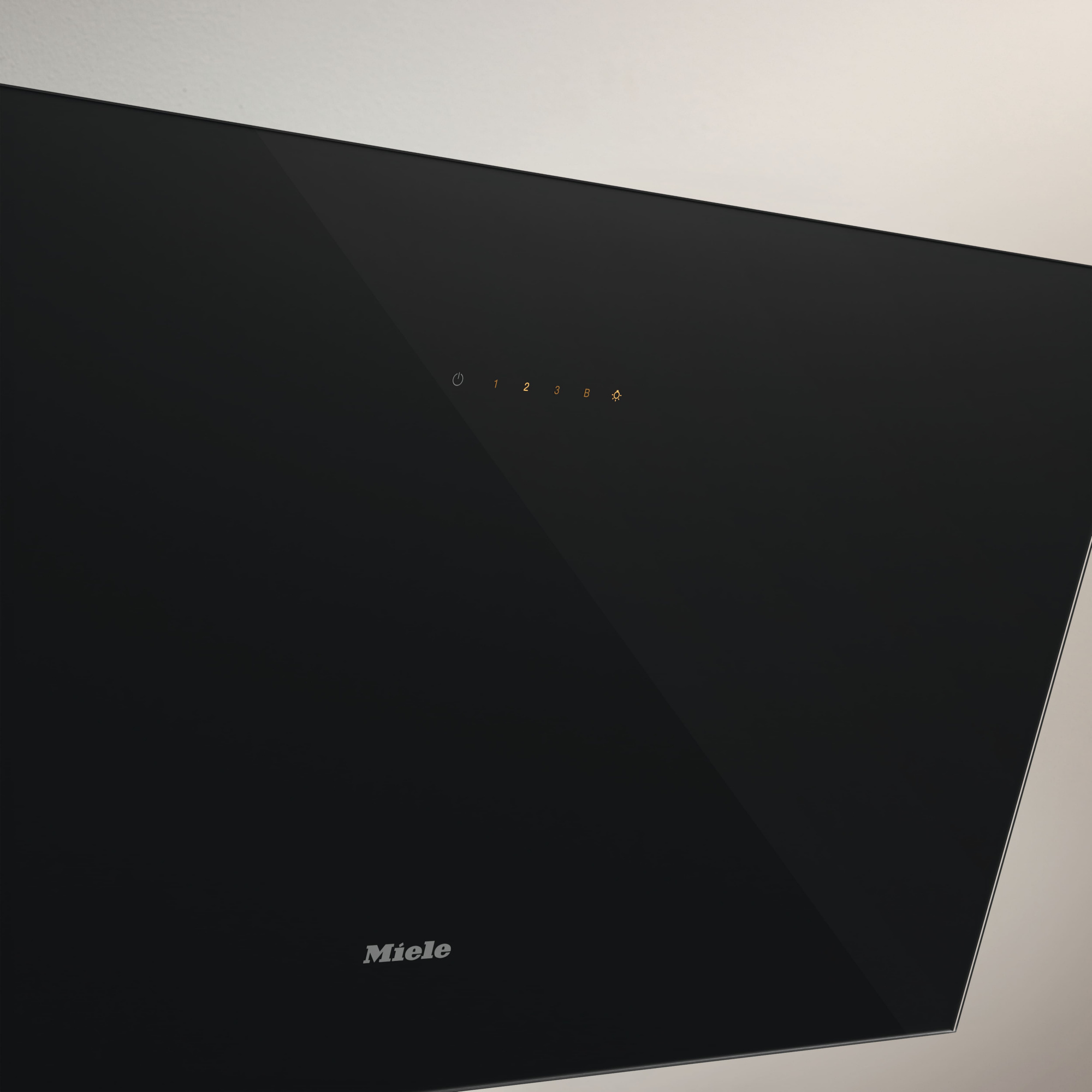 Наклонная вытяжка Miele DAH2960OBSW