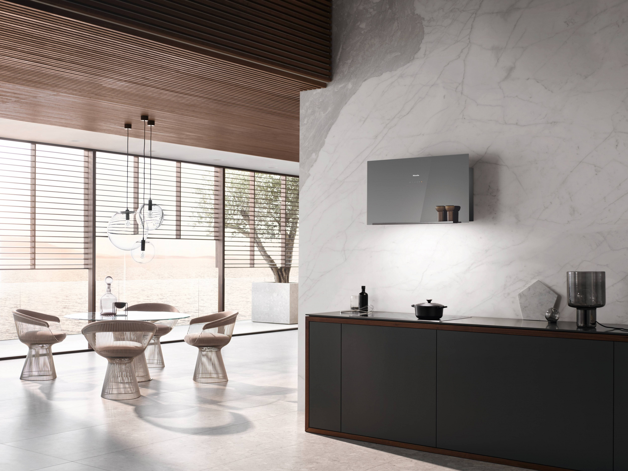Наклонная вытяжка Miele DA9092WGRGR