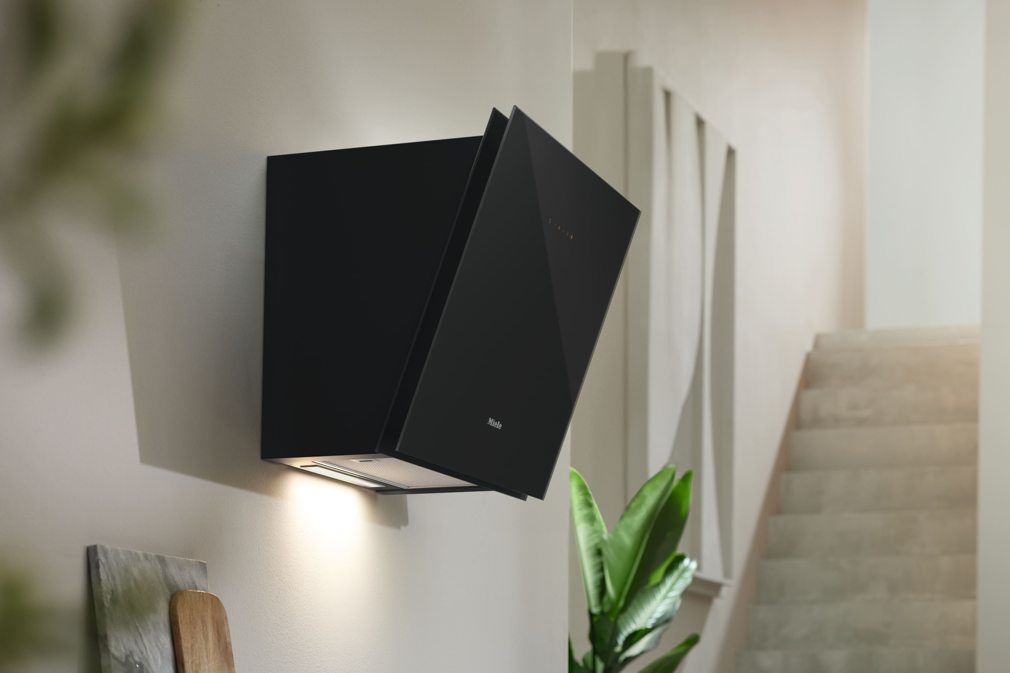 Наклонная вытяжка Miele DAH2660OBSW