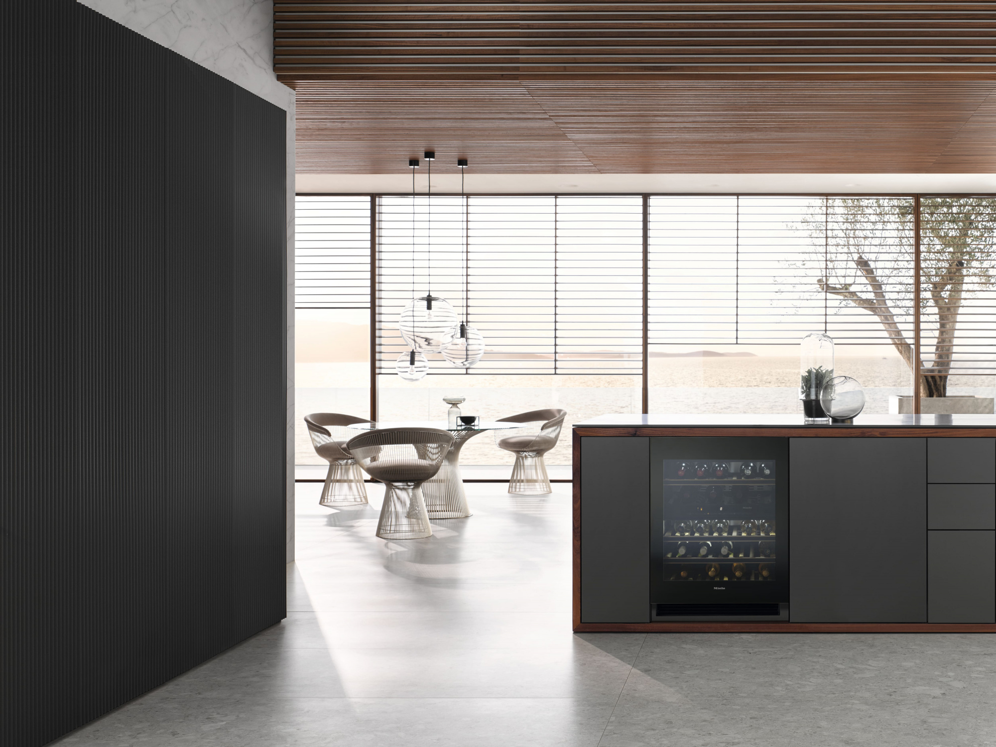 Шкаф винный встраиваемый Miele KWT 6322 UG-1