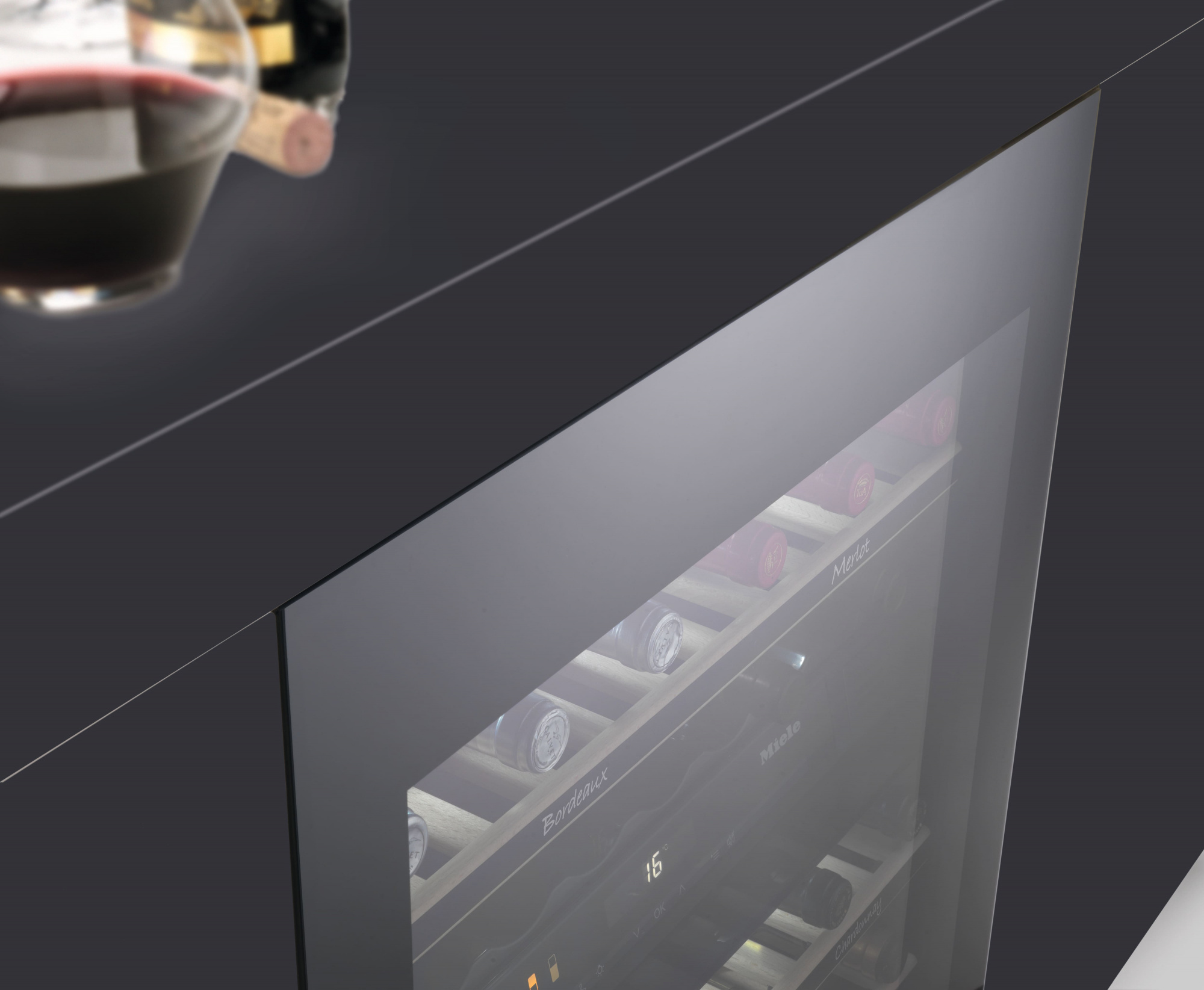 Шкаф винный встраиваемый Miele KWT 6322 UG-1