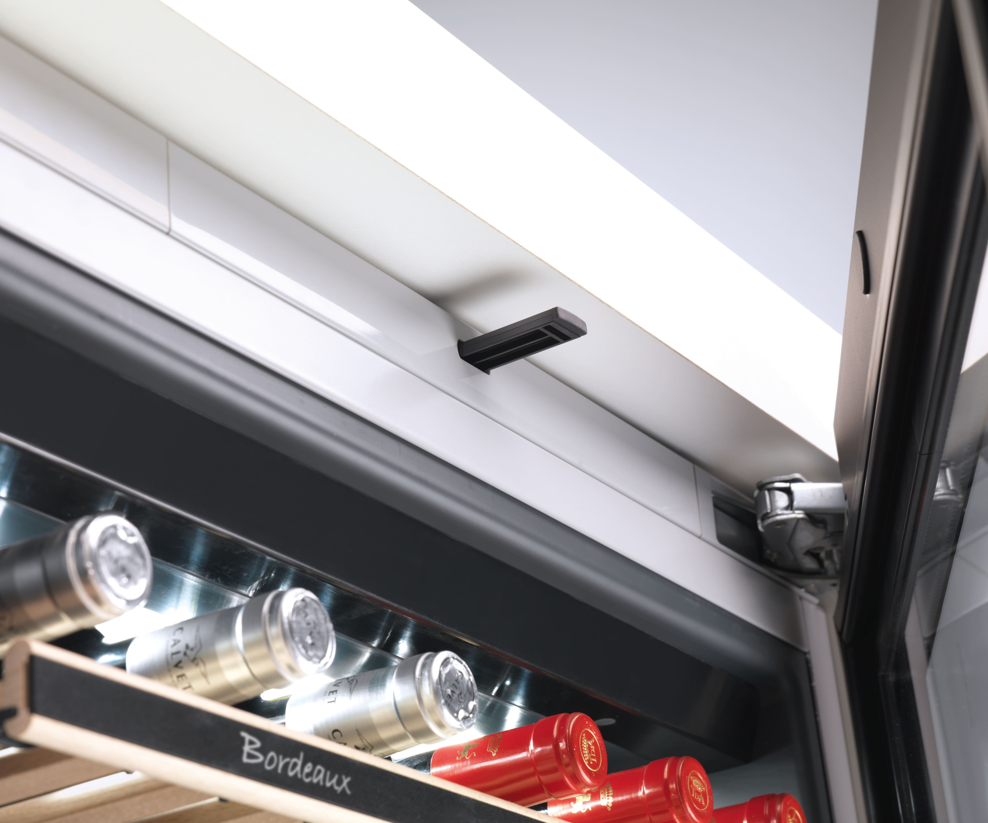 Шкаф винный встраиваемый Miele KWT 6322 UG-1